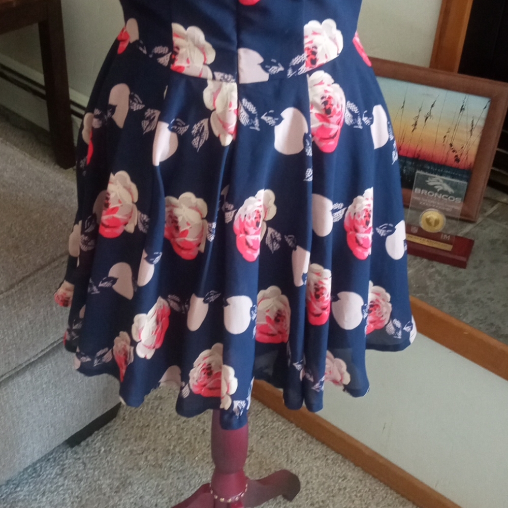 Floral pattern blue dress great condition - Picture 3 of 6